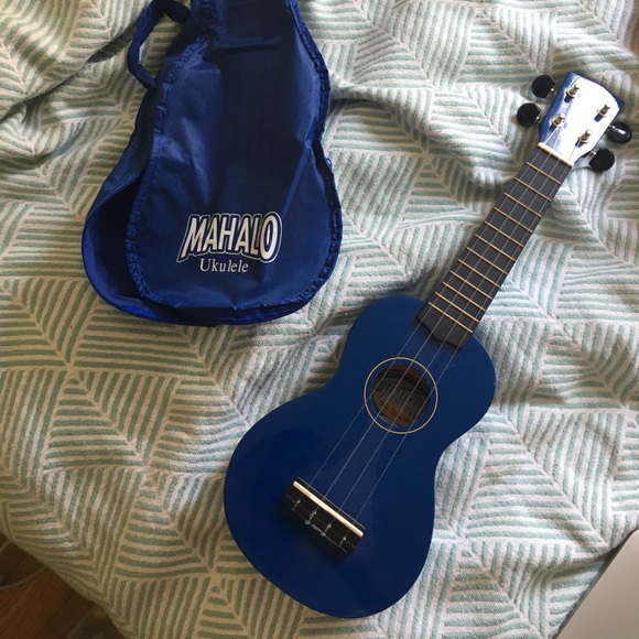 Blue Ukulele! - Picture 1 of 4